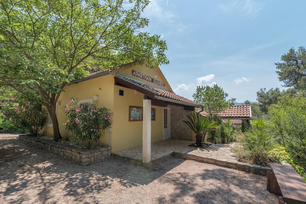 Villas Oleandri 韦伯斯卡 外观 照片